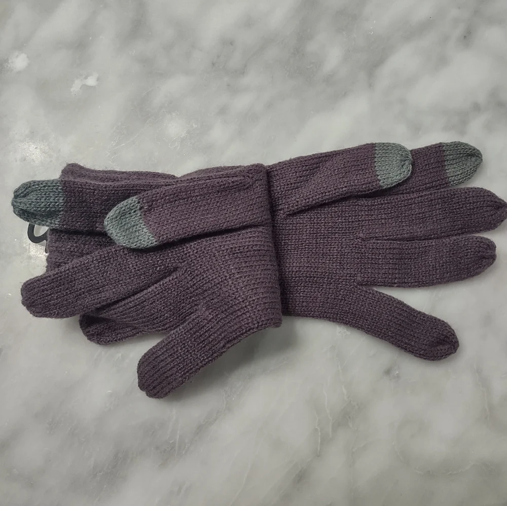 NWT Winter Essentials Heat Touch Screen Knit Gloves Purple Size S/M